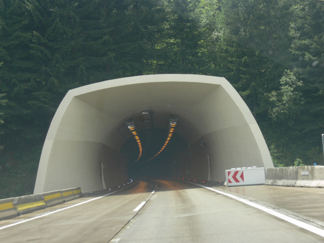 Tunel na A2 ve trsku