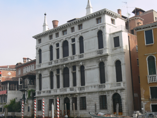 Palazzo Giustinian Lolin