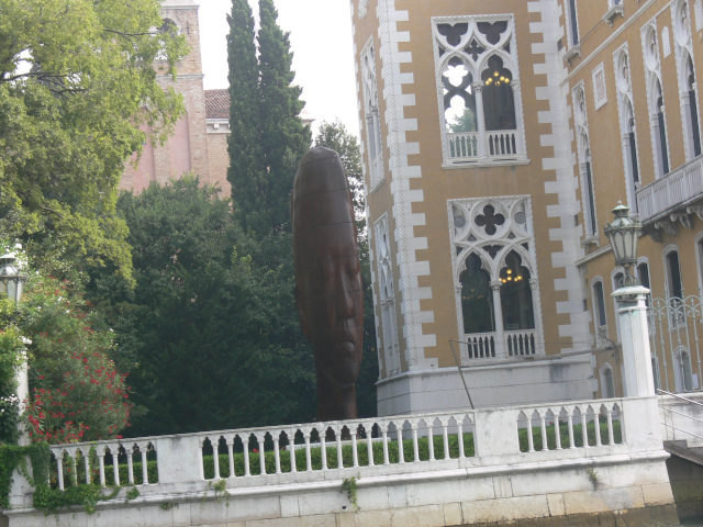 Socha Rui Rui od Jaume Plensa