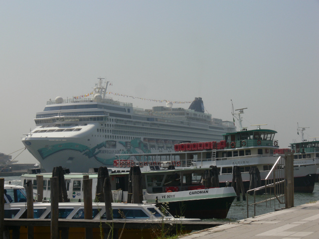 Lo Norwegian Jade