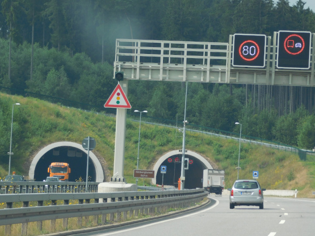 Höllbergtunnel (849 m)