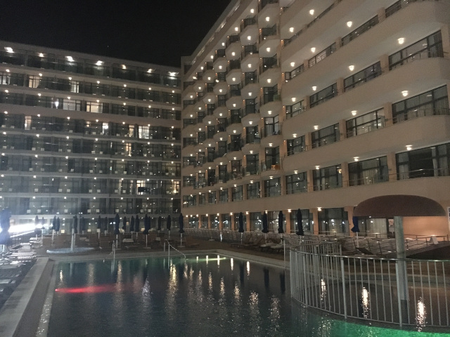 Venkovní bazén a Astera Hotel & Spa