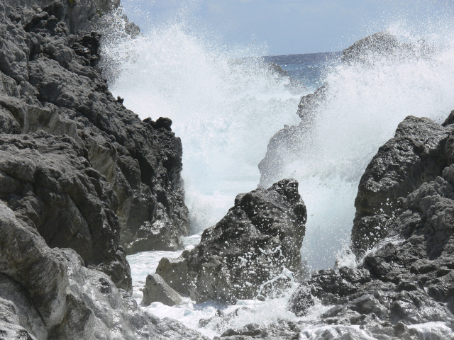 Moře se bouří u Punta 'U Tono