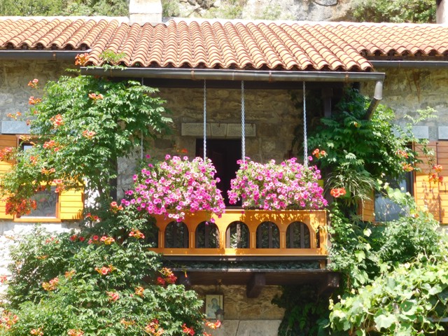 Balkón s květinami