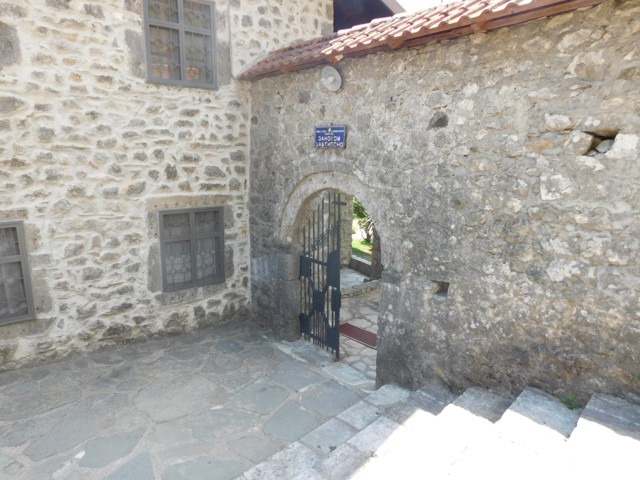 Zadní vchod do kláštera