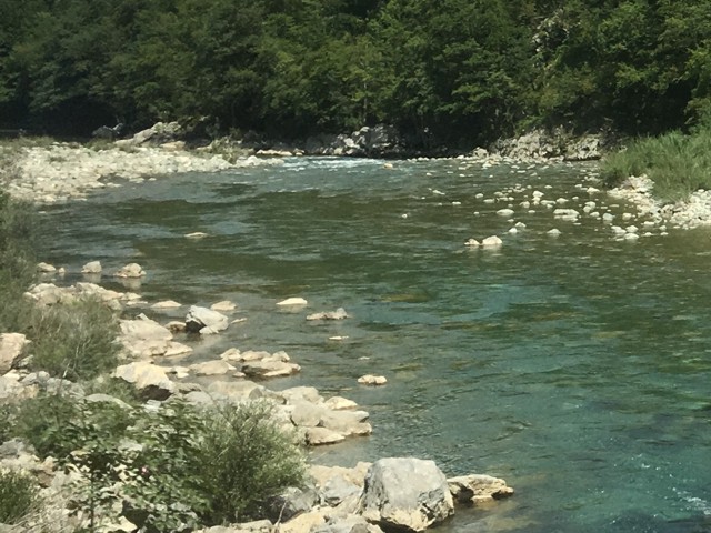 Řeka Tara za pláží