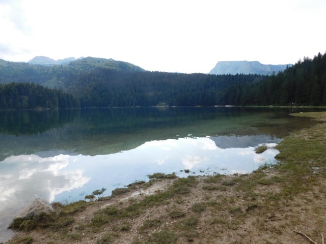 ern jezero a Crvena Greda