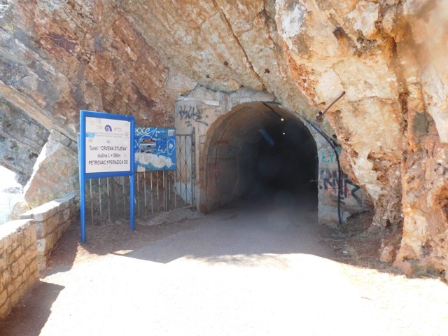 Tunel Crvena Stijena