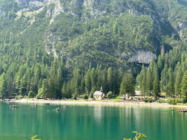 Lago di Braies a Cappella di Maria