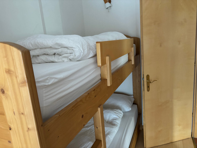 Postel v samostatnm pokoji
