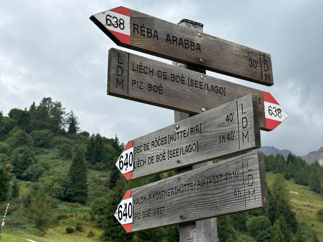 Rozcestnk v Passo di Campolongo
