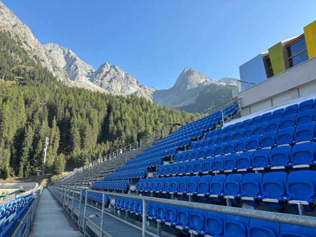 Hlavn tribuna