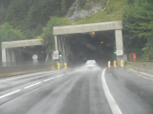 Brentenberg Tunnel (594 m)