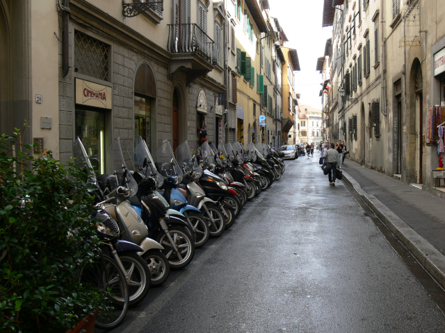 Motorky na Via dell Oriuolo