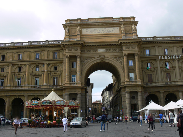 Arcone na Piazza della Repubblica