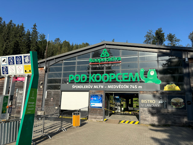 Doln stanice lanovky na Medvdn