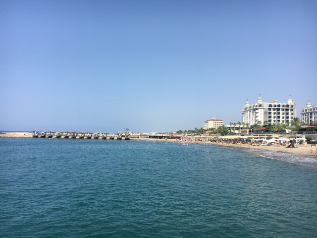 Beach of the Nox Inn Deluxe hotel