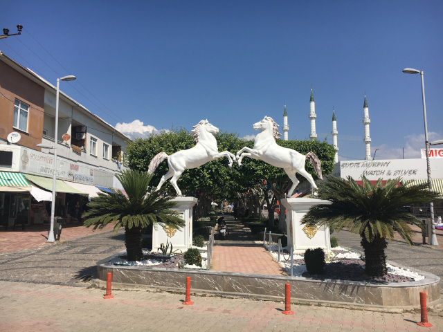 Statue of horses
