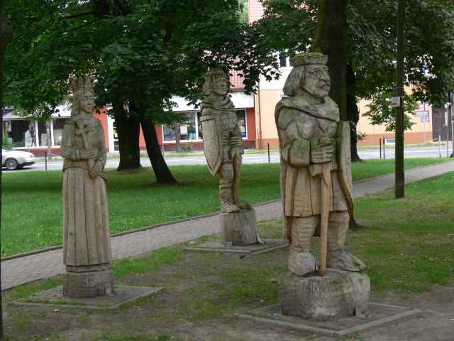 Dřevěné sochy polských králů