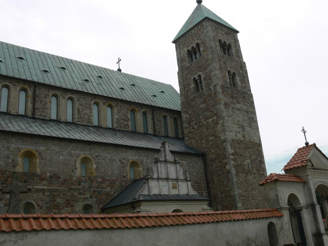 Románský kolegiátní kostel