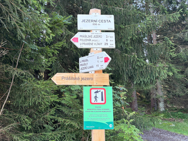 Jezern cesta (890 m)