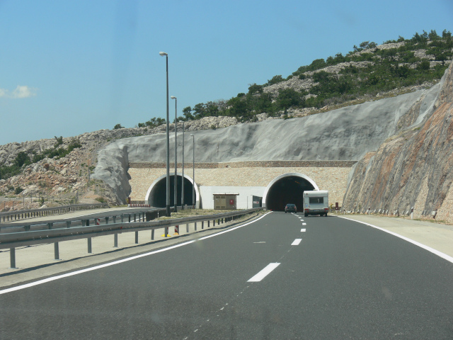 Tunel Ledenik (768 m)