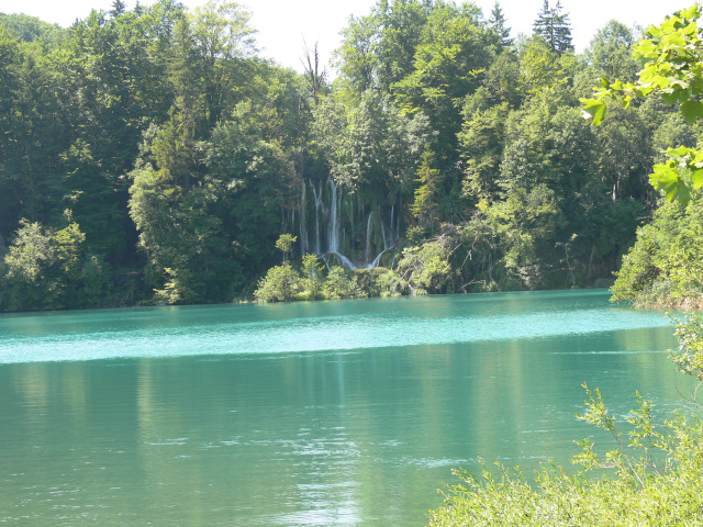 Jezero Okrugljak a Labudovaki slap