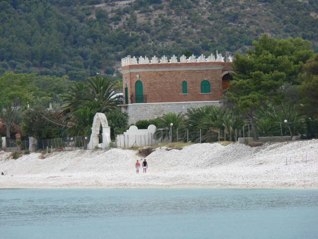 Pláž před Torre Saracena
