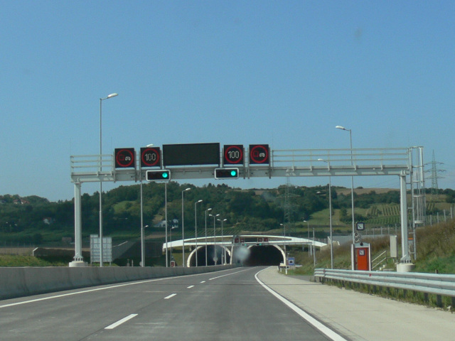 Tunel Tradenberg (2458 m)