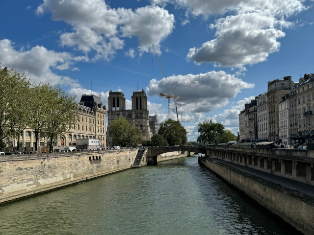 Seina a Cathdrale Notre-Dame