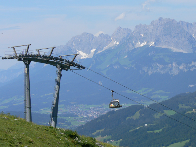 Steinplatte a Buchensteinwand