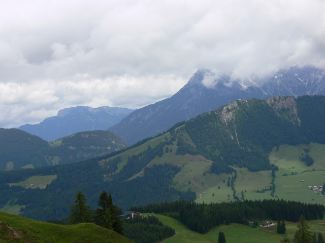 Steinplatte a Buchensteinwand