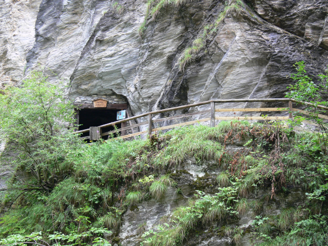 Tunely a bval poustevna