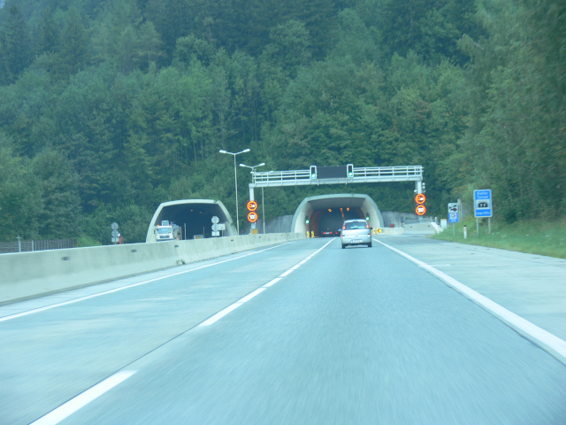 Hiefler Tunnel (2004 m)