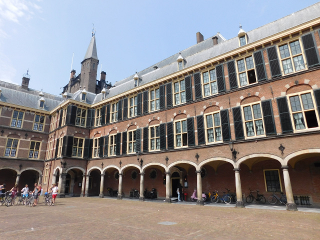 Binnenhof a v Mauritstoren