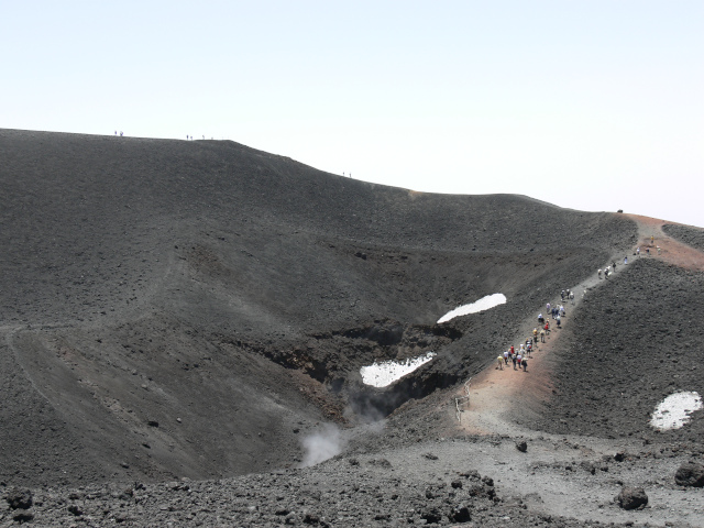 Cesta mezi krátery
