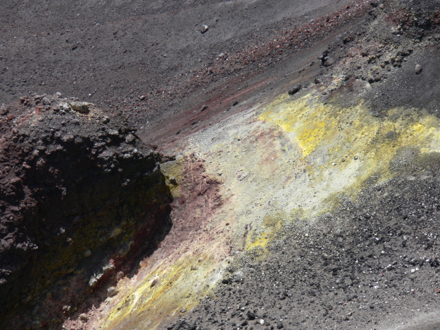 Zbarvený okraj kráteru