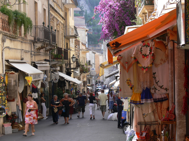 Via Teatro Greco