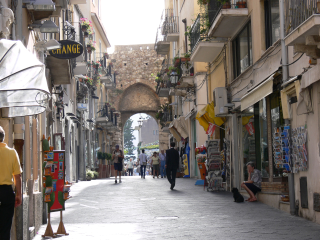 Porta Catania