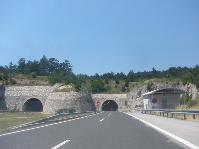 Tunel Kastelec (2240 m)