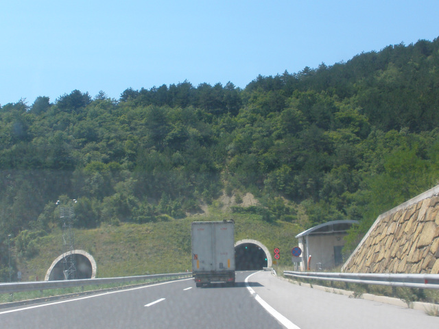 Tunel Dekani (2190 m)