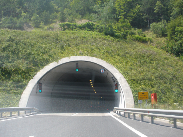 Tunel Dekani (2190 m)