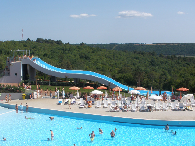 Wave Pool a Crazy Hills