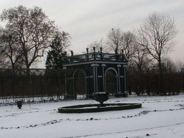 Altánek v zahradě Schönbrunn