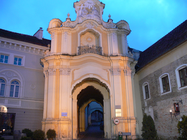 Basilská klášterní brána